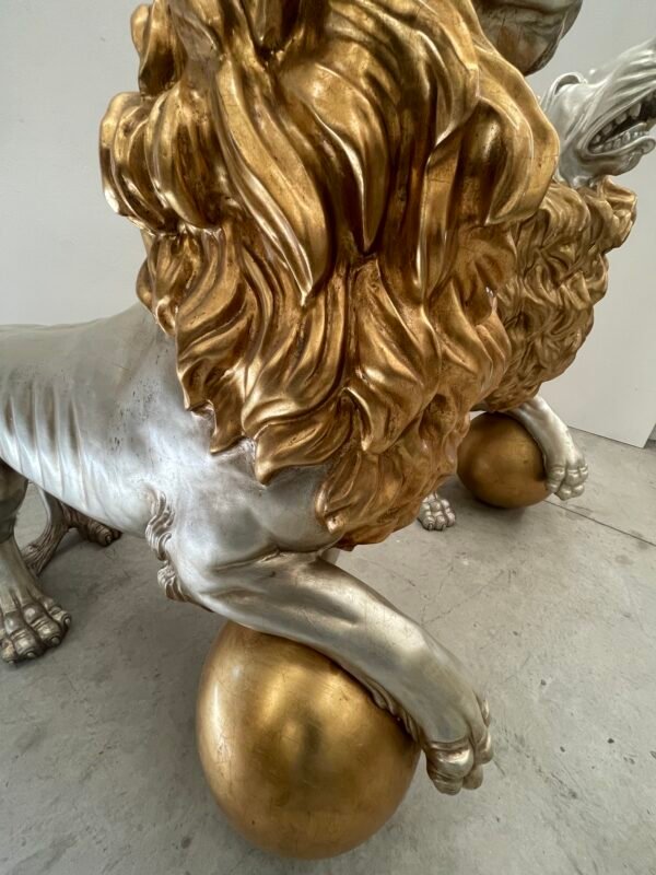 Coppia di sculture di leoni in legno in foglia d'oro e foglia d'argento Arte italiana anni '70 - Image 2