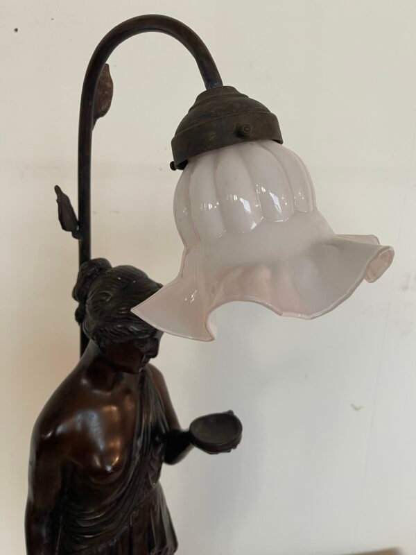 Lampada Scultura in Stile Neoclassico – Figura Femminile - Image 5
