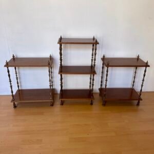 Set di tre etagere vintage in legno e ottone