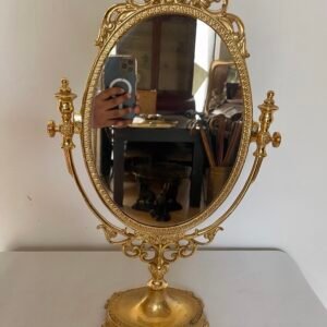 Specchio da tavolo con cornice in ottone lavorato