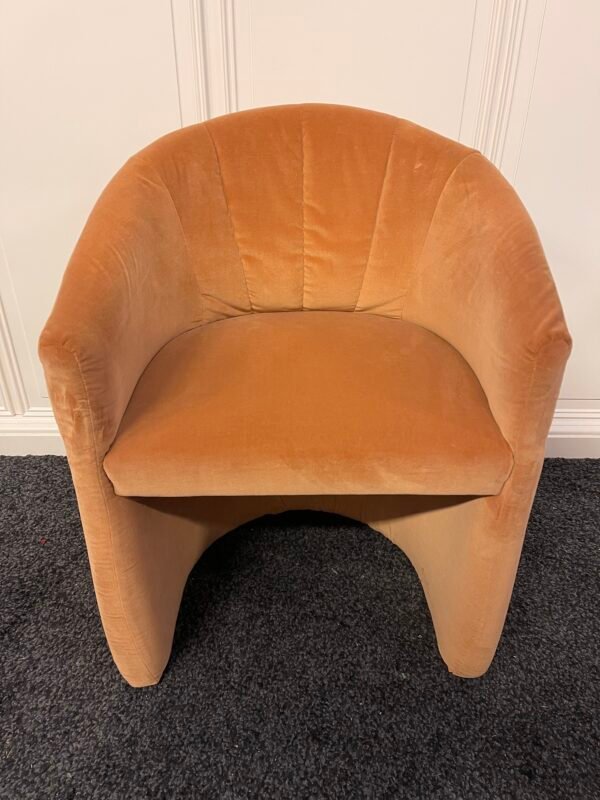 Poltroncina vintage in velluto arancio – design anni '70