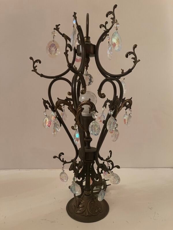 "Luce di Cristallo" – Lampada da tavolo in stile Rococò con pendenti in vetro molato