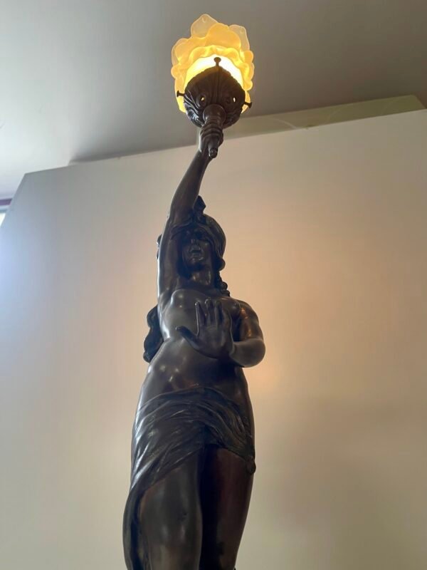 Lampada scultorea con figura maschile classica - Image 5