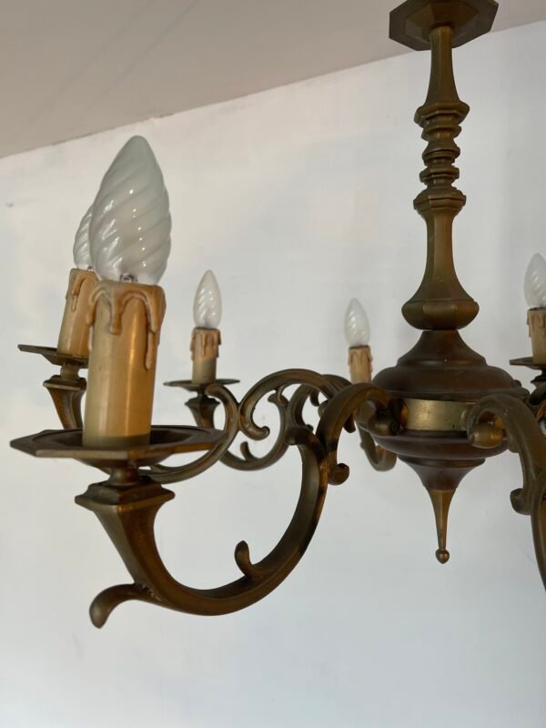 Elegante lampadario a sospensione con struttura in ottone brunito - Image 3