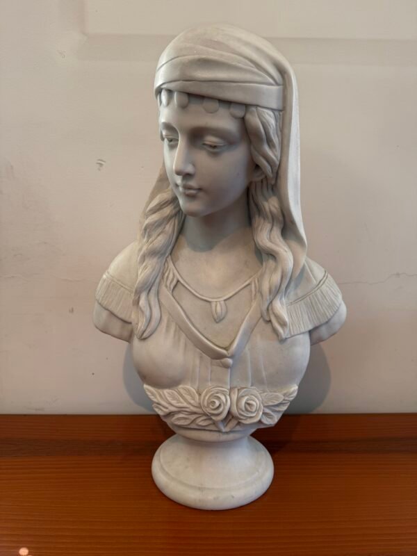 Busto Scultoreo in Marmo – Donna con Velo in Stile Orientalista - Image 2