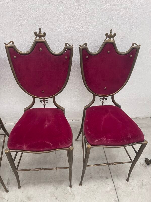 Set di 4 sedie in stile gotico con seduta in velluto rosso - Image 2