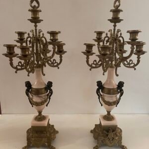 Coppia di candelabri in marmo rosa e bronzo dorato