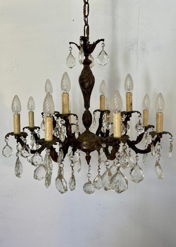 Elegante Lampadario Vintage in Stile Classico con Pendenti in Cristallo