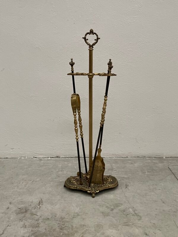 Set da camino antico in ottone – 4 pezzi con supporto ornamentale