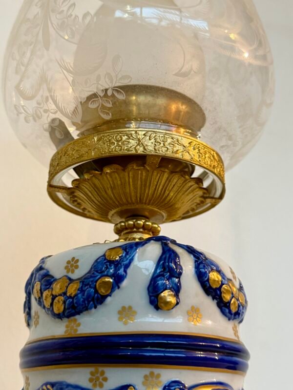 Lampada a Petrolio in Porcellana e Vetro Inciso - Image 5