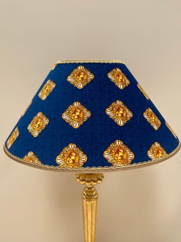 Lampada da Tavolo Classica in Ottone Dorato con Paralume in Tessuto Decorato - Image 3