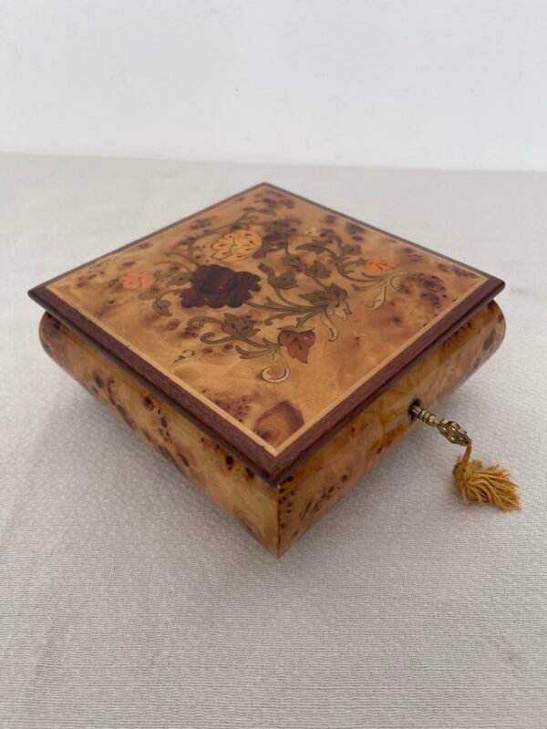 Scatola Portagioie/Musicale in Radica con Intarsio Floreale – Made in Italy - Image 3