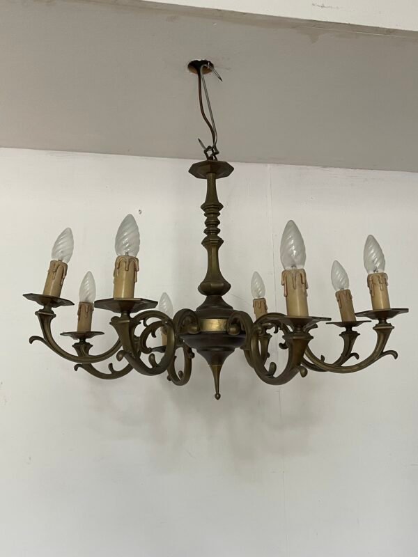 Elegante lampadario a sospensione con struttura in ottone brunito