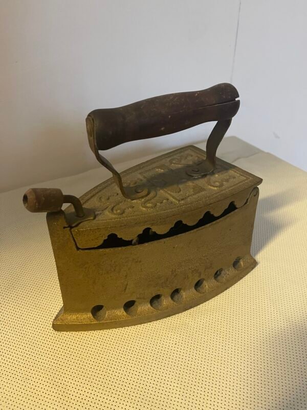 Ferro da stiro a carbone in ghisa con manico in legno – fine '800 / inizio '900 - Image 2