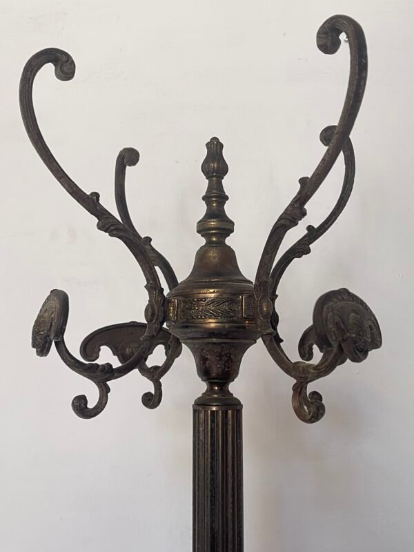 Appendiabiti a Piantana in Ottone Stile Liberty con Base Ornamentale - Image 3