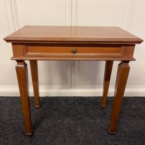 Tavolino in legno con cassetto – stile classico