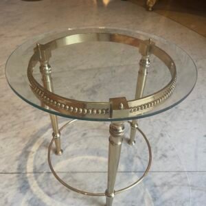 Tavolino rotondo in stile neoclassico