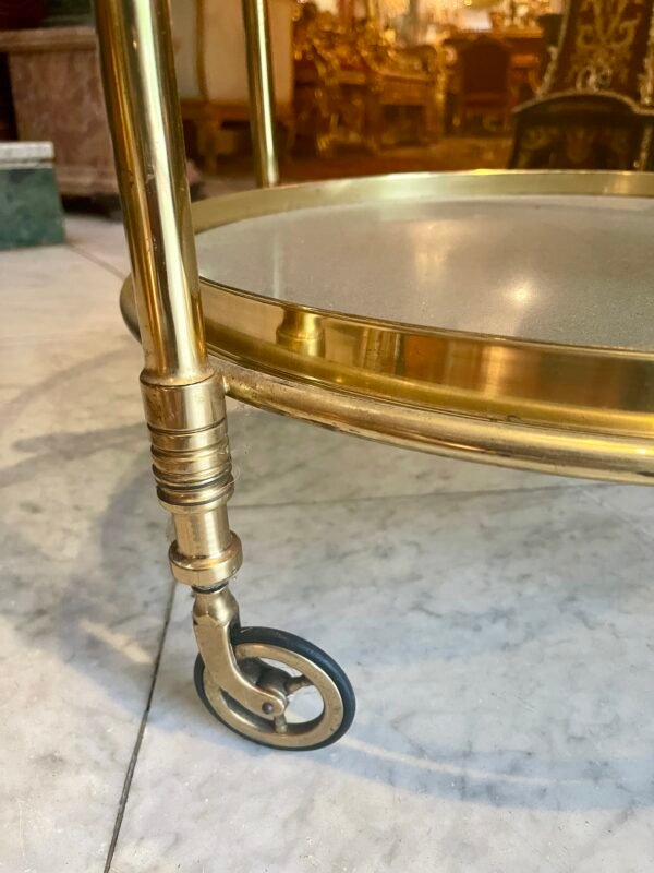Carrello bar tondo in ottone con piani in vetro fumé, anni ’60 - Image 4