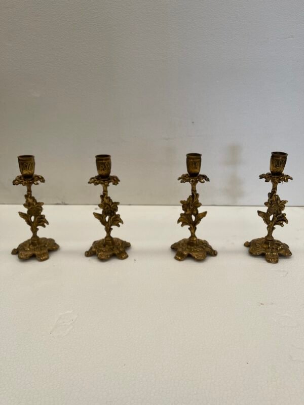 Set di 4 Candelabri Antichi in Bronzo Cesellato