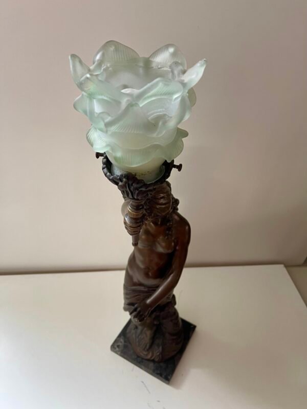 Lampada scultorea con figura maschile classica - Image 3