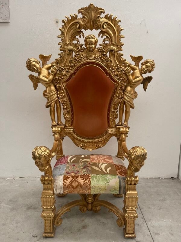 Trono Barocco Dorato con Angeli Intagliati e Seduta Patchwork