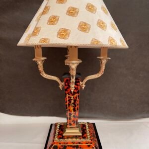 Lampada da tavolo in stile classico con base effetto tartarugato e dettagli dorati