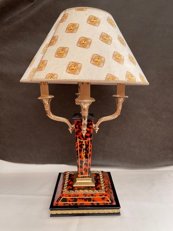 Lampada da tavolo in stile classico con base effetto tartarugato e dettagli dorati