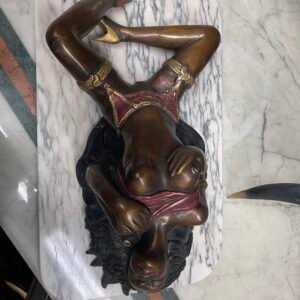 Scultura erotica in bronzo su base in marmo