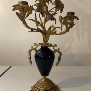 Candelabro decorativo a 3 luci in bronzo dorato con vaso in ceramica blu