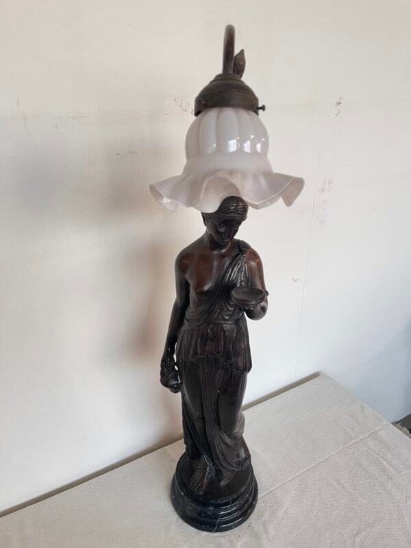 Lampada Scultura in Stile Neoclassico – Figura Femminile - Image 3