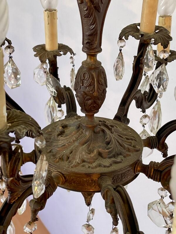 Elegante Lampadario Vintage in Stile Classico con Pendenti in Cristallo - Image 3