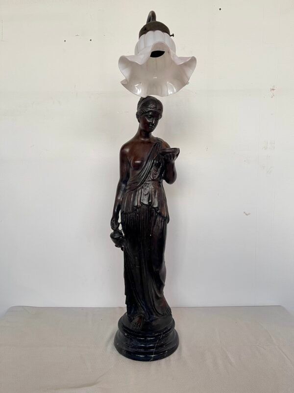 Lampada Scultura in Stile Neoclassico – Figura Femminile