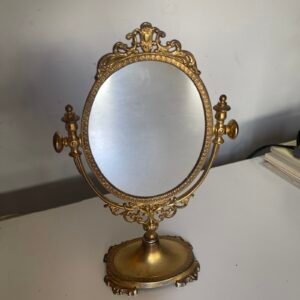 Specchio da toilette con cornice ornamentale