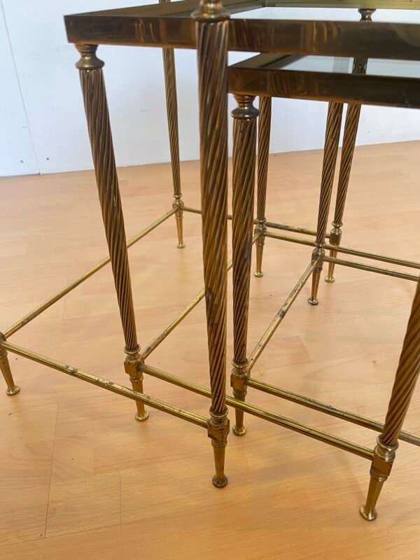 Set di 3 tavolini in ottone e vetro – stile Hollywood Regency - Image 2
