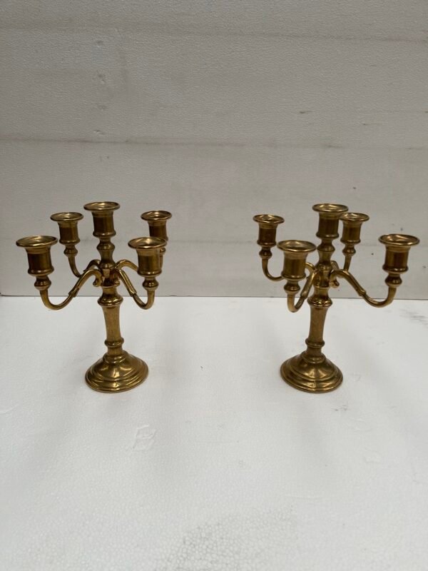 Coppia di candelabri in ottone dorato a 5 bracci – Stile classico Luigi XVI - Image 2