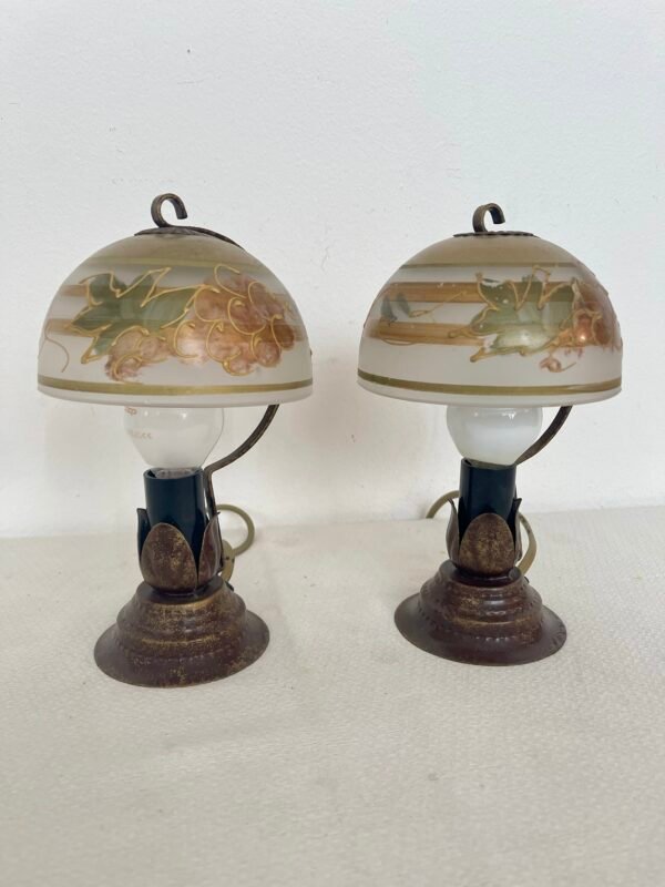 Coppia di Lampade da Comodino Vintage con Paralume Dipinto a Mano