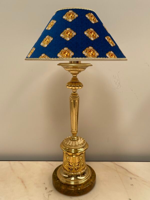 Lampada da Tavolo Classica in Ottone Dorato con Paralume in Tessuto Decorato