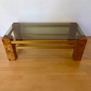 Tavolino Modernista con Struttura in Legno di Radica, Ottone e Piano in Vetro Fumé