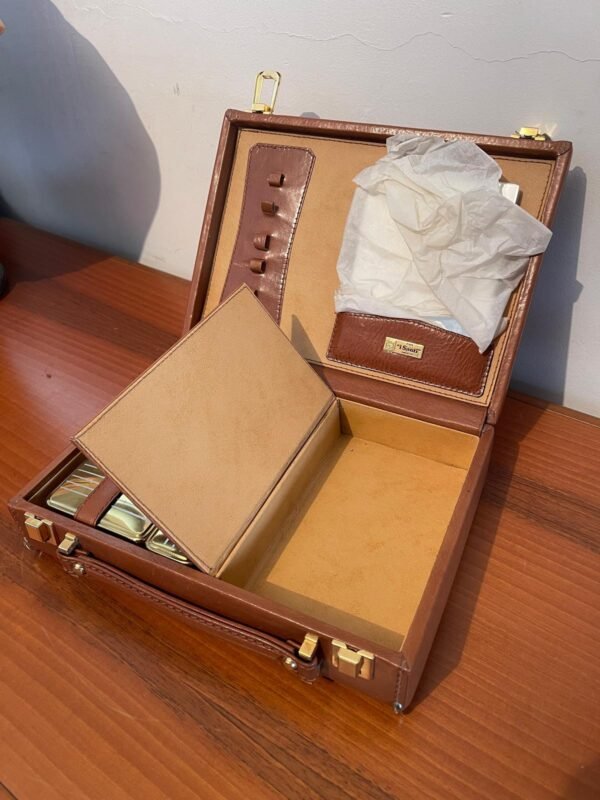 Valigetta Vintage in Pelle Marrone con Dettagli in Ottone - Image 3