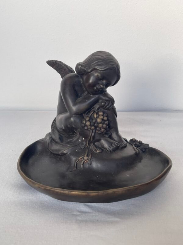 Putto con Grappolo d’Uva – Scultura Decorativa in Bronzo - Image 4