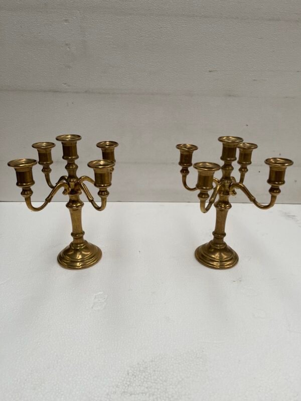 Coppia di candelabri in ottone dorato a 5 bracci – Stile classico Luigi XVI
