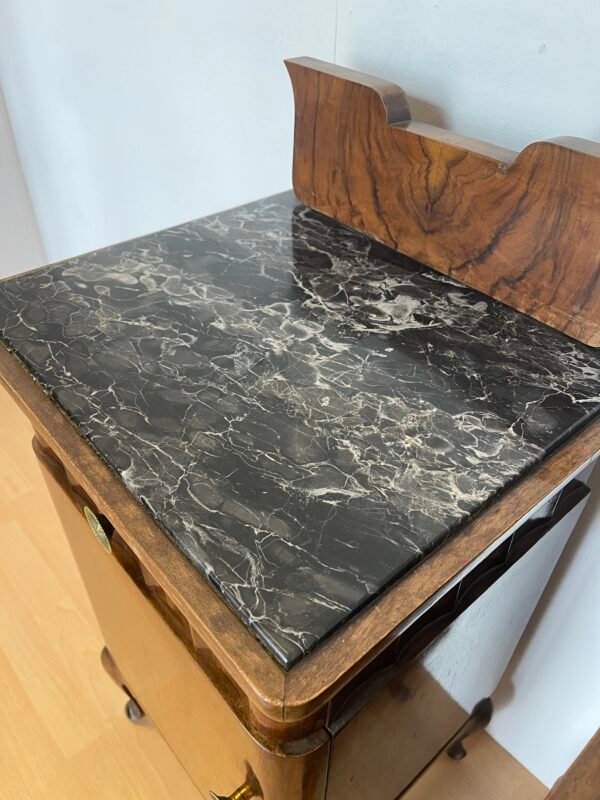 Coppia di comodini vintage con piano in marmo - Image 5