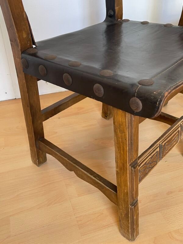Coppia di sedie in legno e cuoio con borchie – stile rustico - Image 2