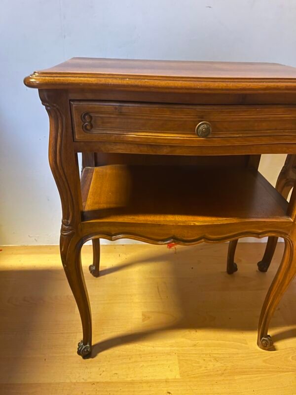 "Duo Provenzale" – Coppia di comodini in stile Luigi XV in legno massello - Image 4