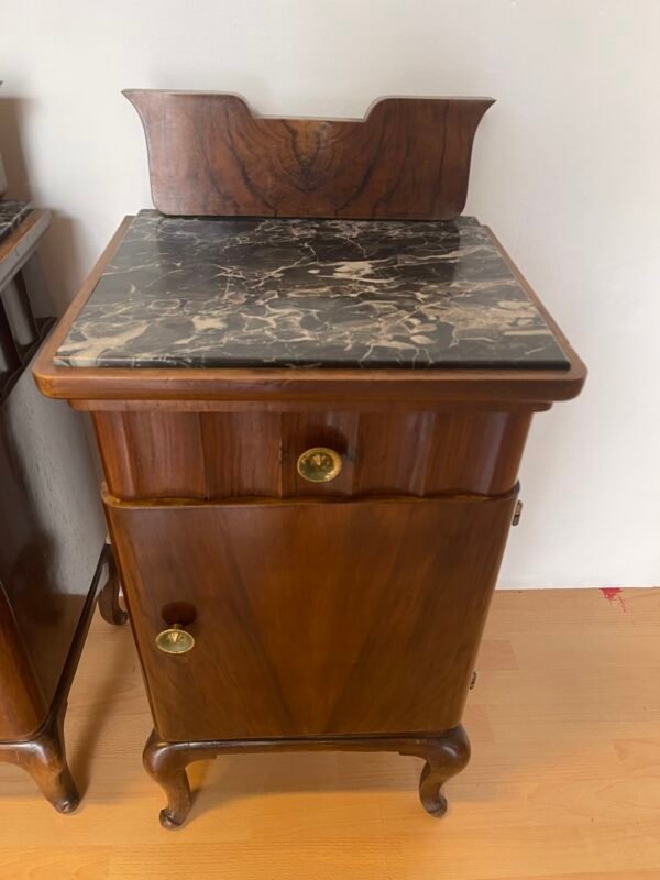 Coppia di comodini vintage con piano in marmo - Image 4