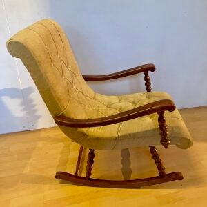 Confortevole sedia a dondolo vintage