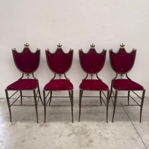 Set di 4 sedie in stile gotico con seduta in velluto rosso