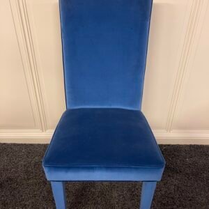 Sedia rivestita in velluto blu – stile moderno elegante