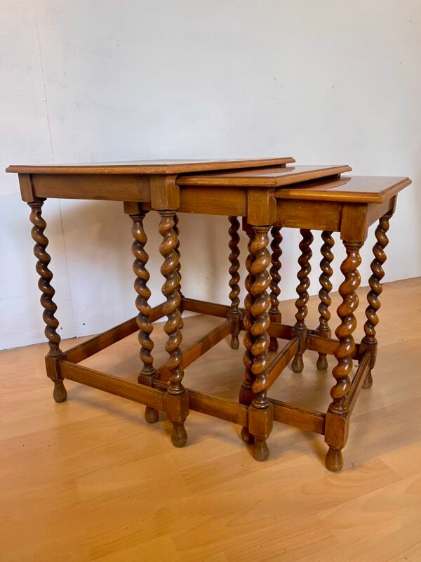 Set di Tavolini a Scomparsa in Legno – Gambe Tornite a Spirale - Image 2