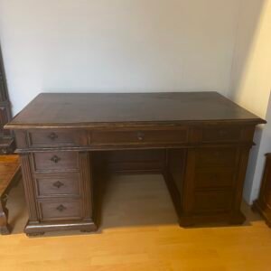 Scrivania classica in legno massello